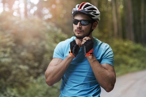 4 reasons why you need to wear cycling gloves