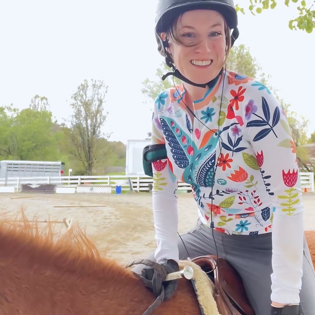 Ditch the bulky jacket, embrace equestrian chic! Our jerseys, loved by cyclists, are now conquering the trails. Breathable fabric keeps you cool, while the sleek design makes a statement